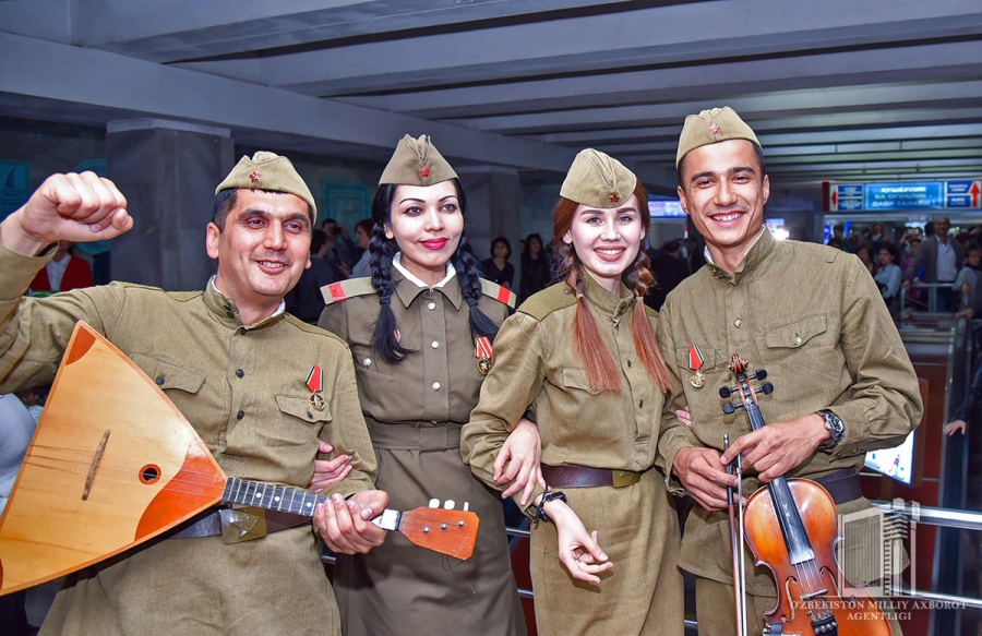 Military songs are sung at Tashkent metro stations