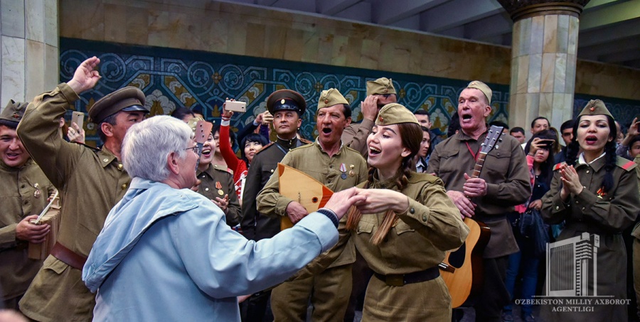 Military songs are sung at Tashkent metro stations