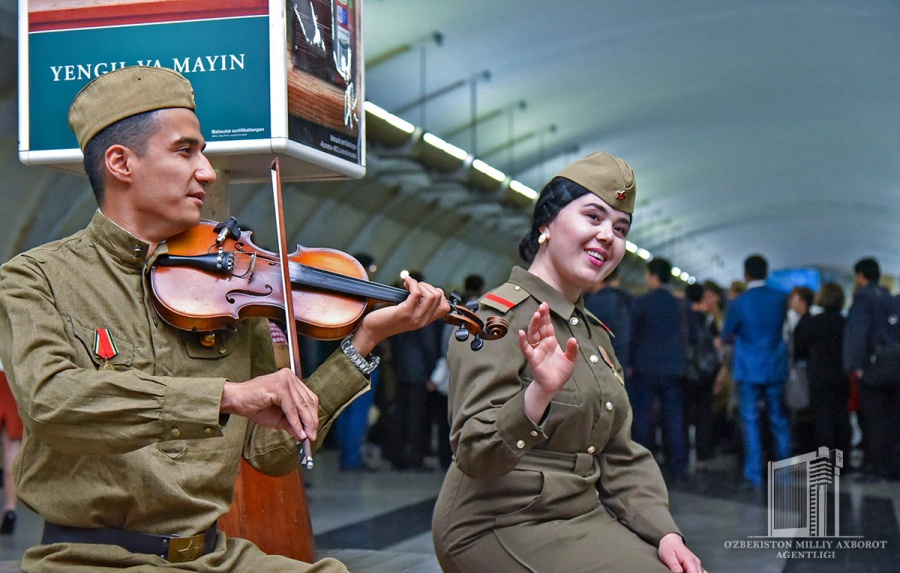 Military songs are sung at Tashkent metro stations