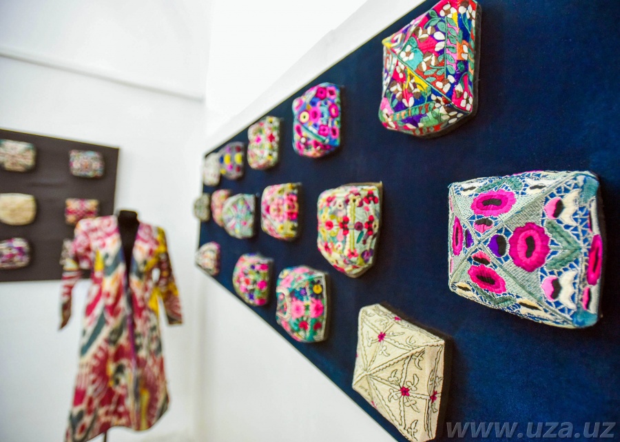 Exhibition of Uzbek skullcaps