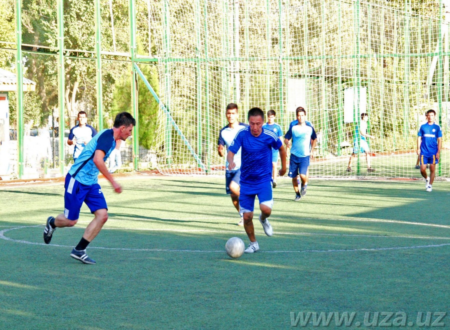 Jizzaxda Sharof Rashidov tavalludining 100-yilligiga bag‘ishlab mini-futbol bo‘yicha xotira turniri o‘tkazildi