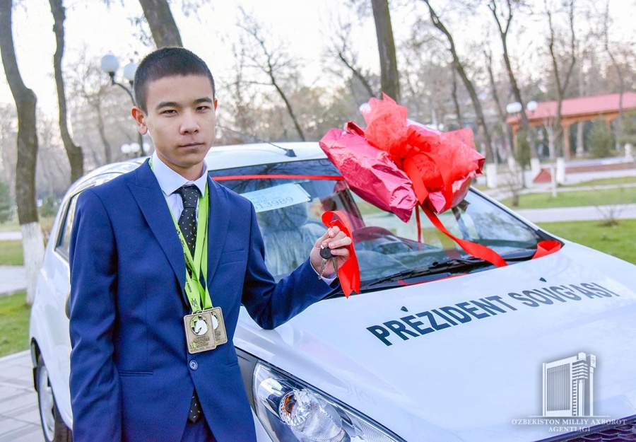 World Chess Olympiad winners are presented with cars