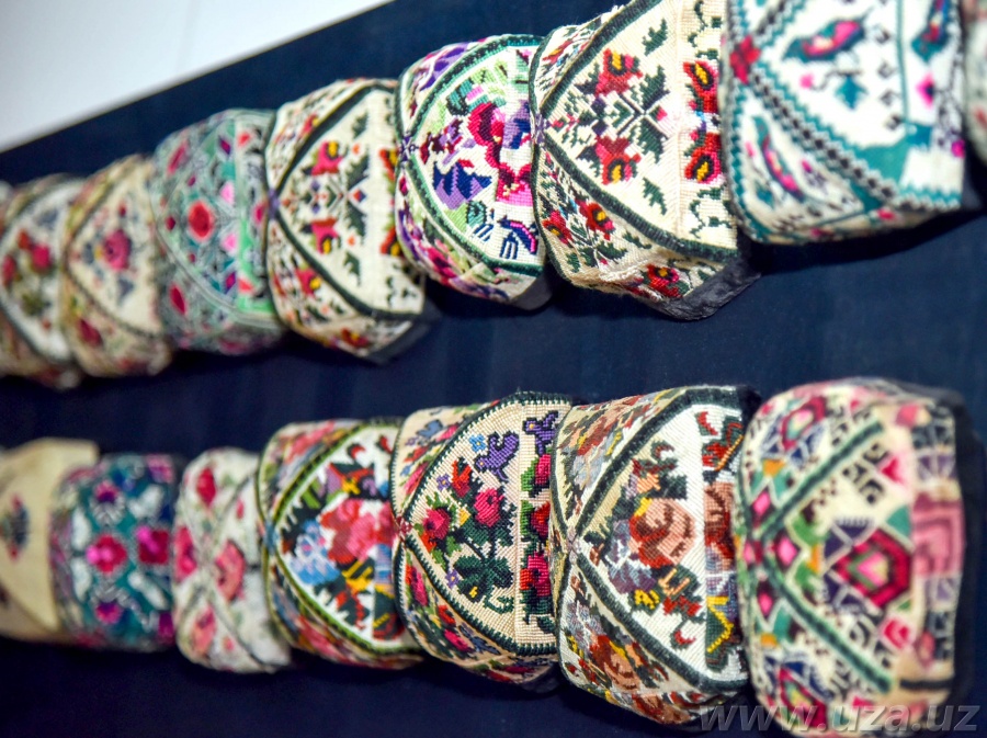 Exhibition of Uzbek skullcaps